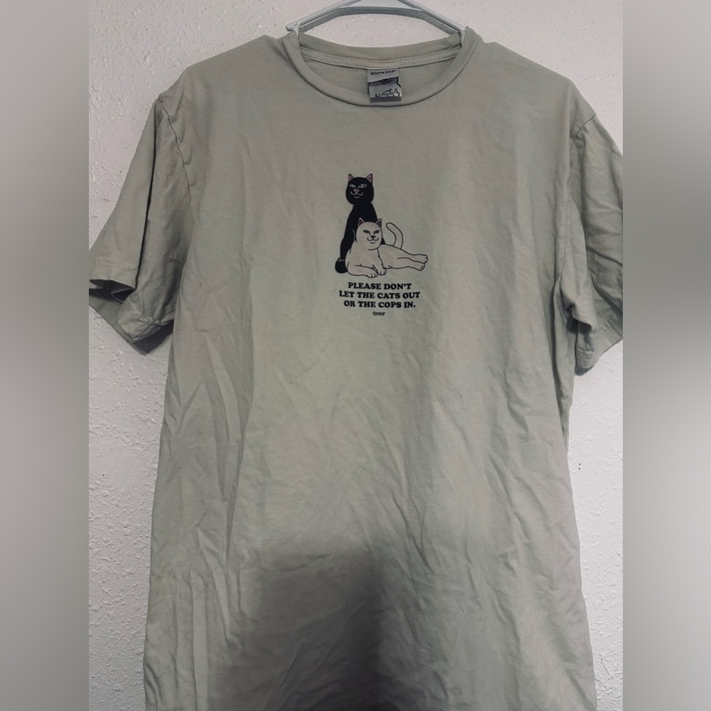 Rip n Dip “Keep the Cats in” tee